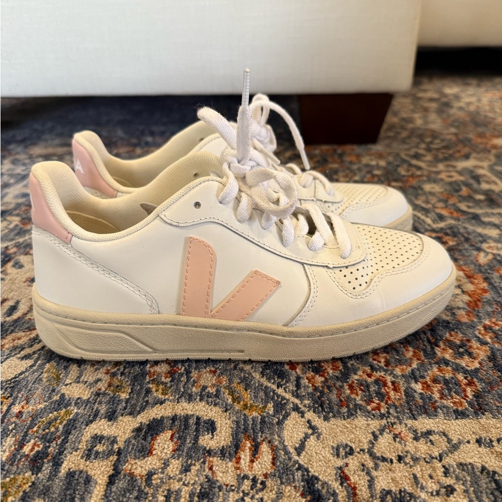 Light pink Vejas